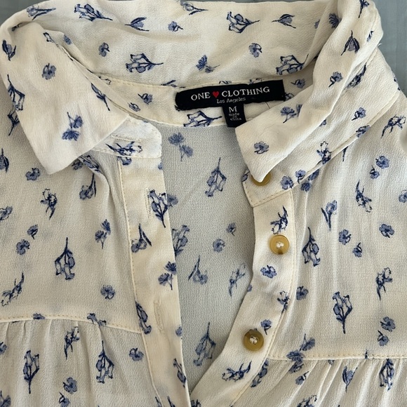 One Clothing Womens Floral Blouse - Picture 2 of 5
